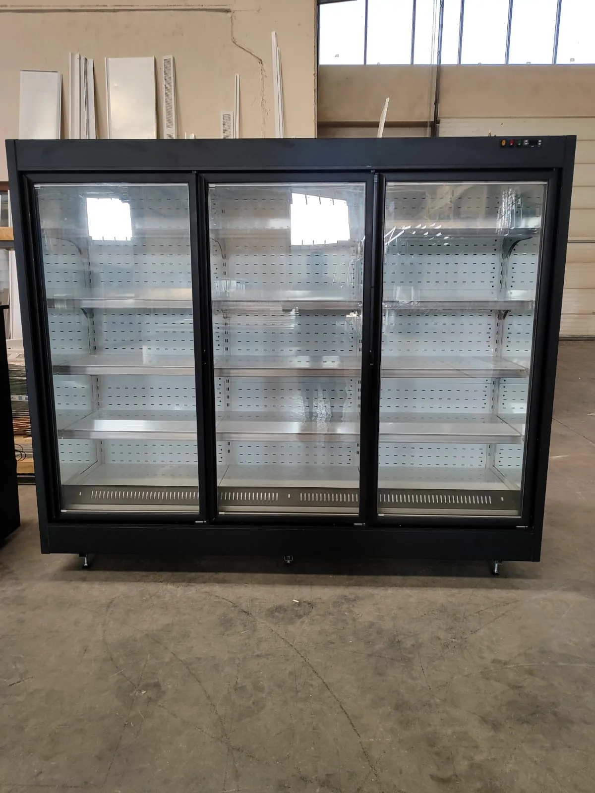 ثلاجة بباب زجاجي — Yaşarsan Refrigerating
