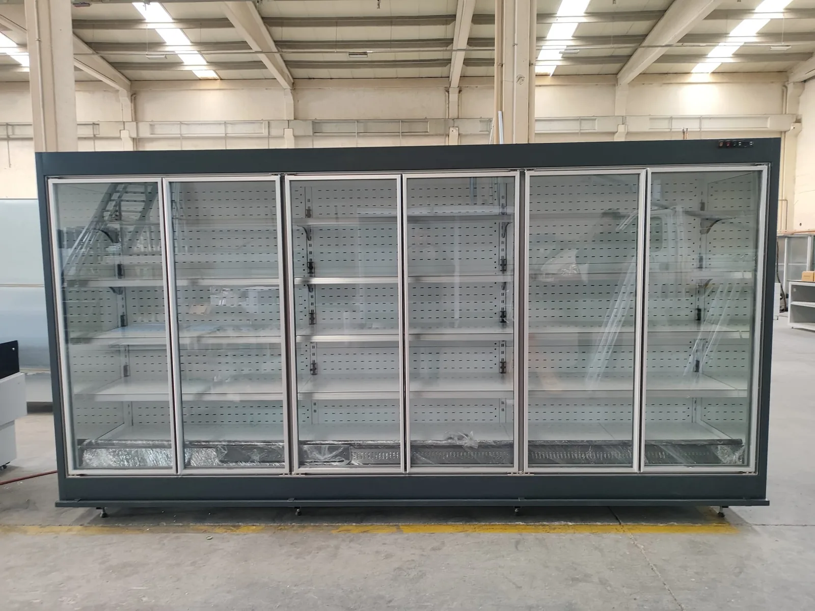 ثلاجة بباب زجاجي — Yaşarsan Refrigerating
